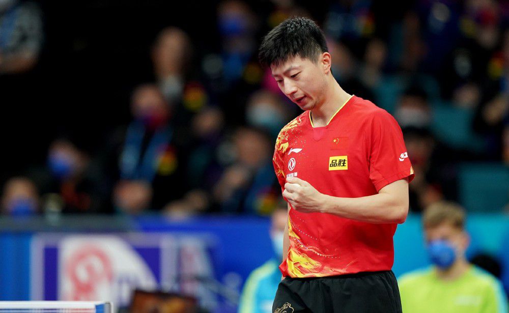 下半场伤停补时4分钟，全场比赛结束，拜仁2-1沃尔夫斯堡。